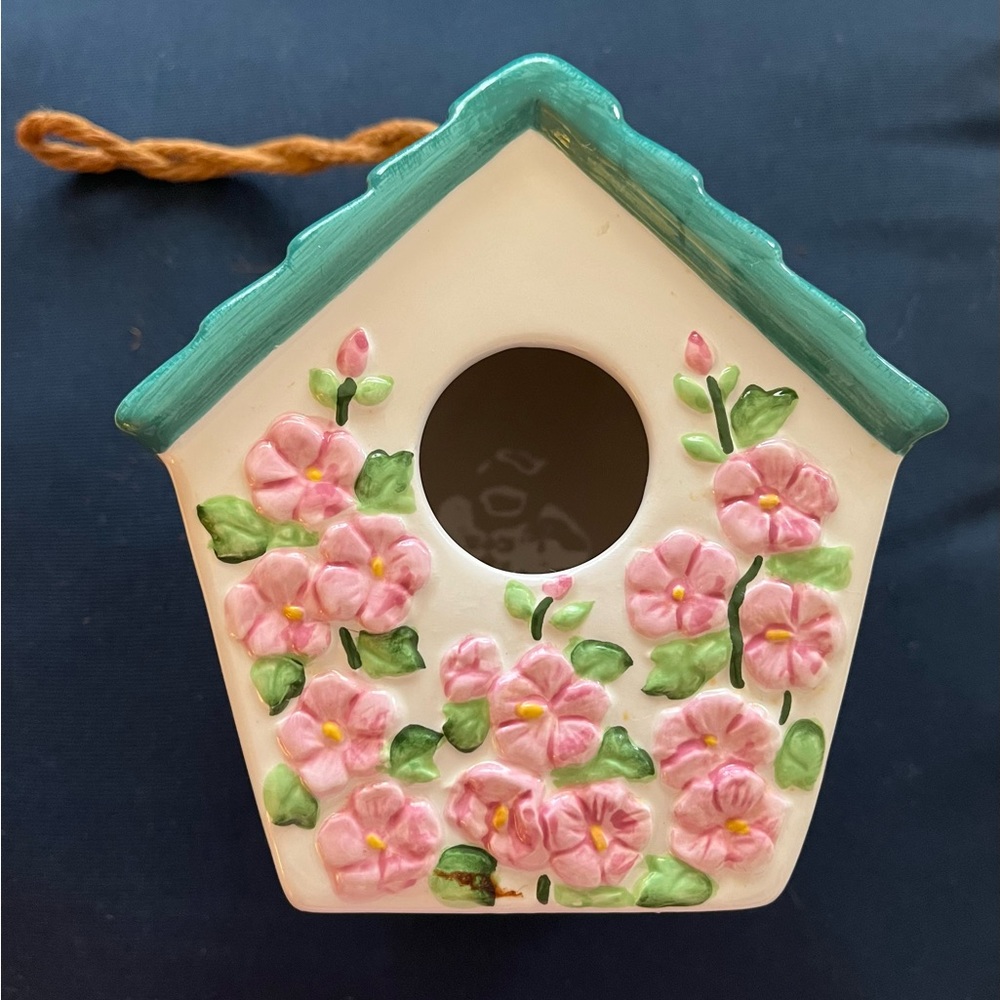 Potpourri designs Ceramic birdhouse